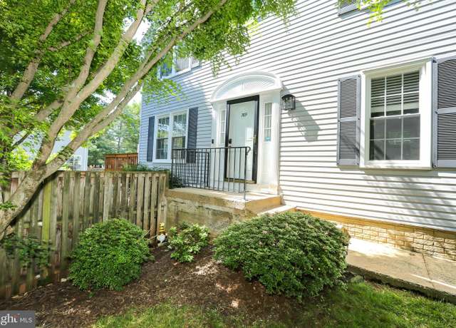 Property at 769 Cherry Tree Ln, Warrenton, VA 20186, 4 beds, 3.5 baths