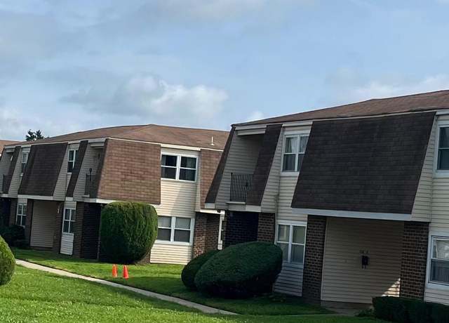 Property at 28-6 Florence Tollgate Pl, Burlington, NJ 08016, 2 beds, 1.5 baths