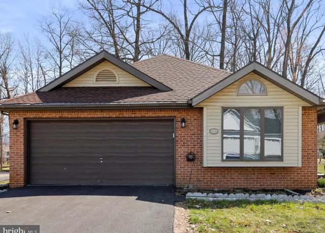 Property at 6138 Greenbriar Ln, Fayetteville, PA 17222, 3 beds, 2 baths
