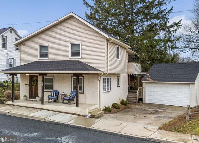 Property at 332 N Cedar St, Lititz, PA 17543, 3 beds, 1.5 baths