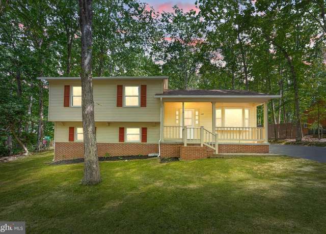 Property at 447 Laurel Ave, Fredericksburg, VA 22408, 5 beds, 2.5 baths