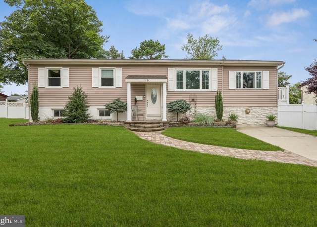 Property at 13 Ridgewood Rd, Gibbsboro, NJ 08026, 5 beds, 3 baths