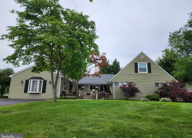 Property at 45 Shadywood Rd, Levittown, PA 19056, 6 beds, 3.5 baths