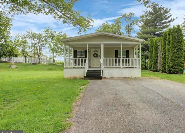 Property at 38 Colonial Cir, Shippensburg, PA 17257, 3 beds, 2 baths