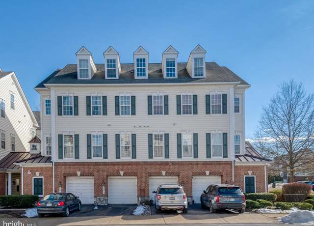 Property at 6813 Sabbarton Pl, Gainesville, VA 20155, 3 beds, 2.5 baths