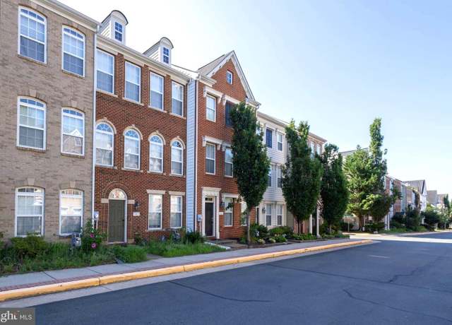 Property at 7015 Little Thames Dr, Gainesville, VA 20155, 3 beds, 3.5 baths