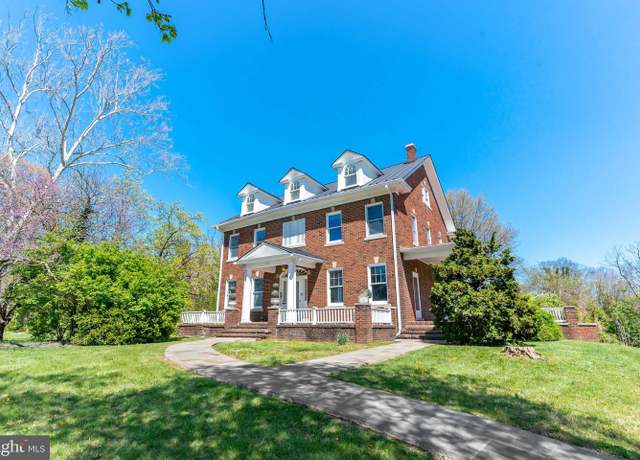 Property at 113 N Tennessee Ave, Martinsburg, WV 25401, 6 beds, 2.5 baths