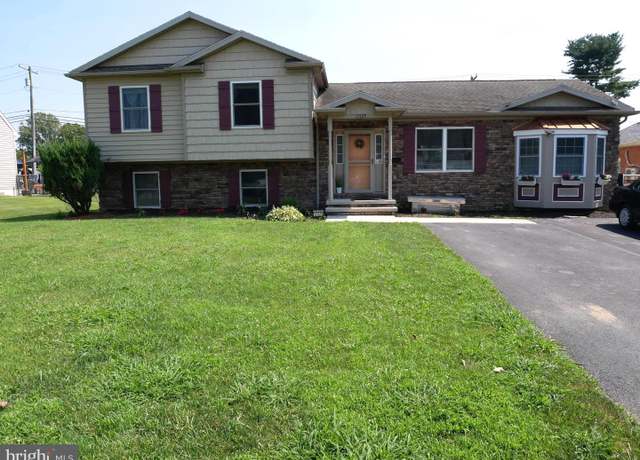 Property at 17325 Diane Dr, Hagerstown, MD 21740, 4 beds, 2.5 baths