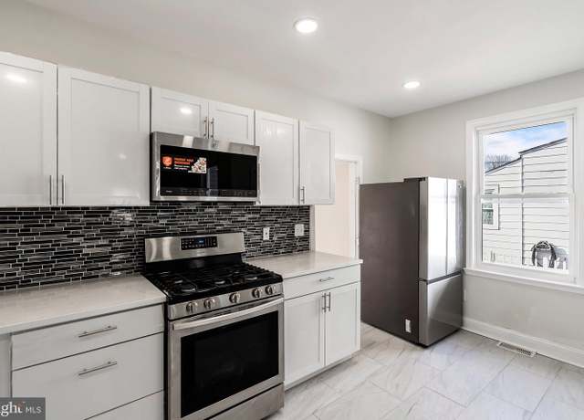 Property at 244 Conover St, Burlington, NJ 08016, 5 beds, 2 baths