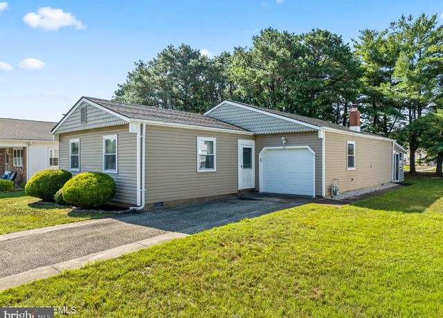 Property at 24 Selkirk Ave, Toms River, NJ 08757, 2 beds, 2 baths