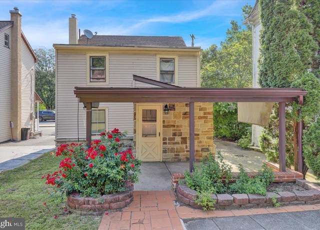 Property at 153 E Wyomissing Ave, Mohnton, PA 19540, 3 beds, 1 bath