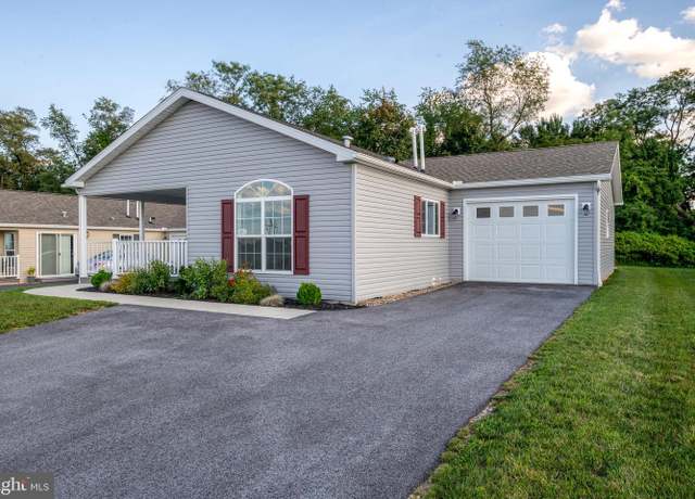 Property at 11 Laurie Dr, Shippensburg, PA 17257, 3 beds, 2 baths