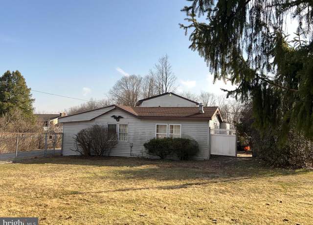 Property at 393 Sherwood Dr, Carlisle, PA 17015, 2 beds, 2 baths