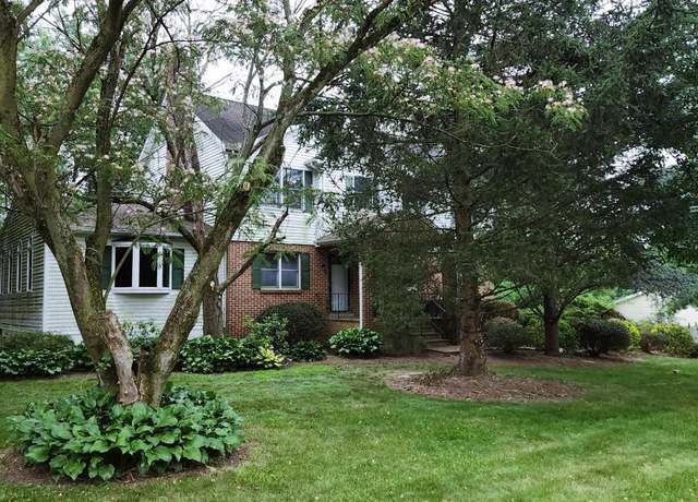 Property at 13 Parkside Dr, Hummelstown, PA 17036, 5 beds, 3 baths