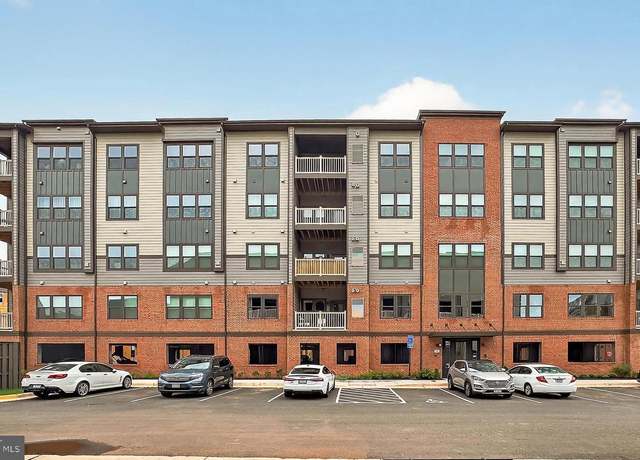 Property at 4395 Peach Lily Ln #326, Chantilly, VA 20151, 2 beds, 2 baths