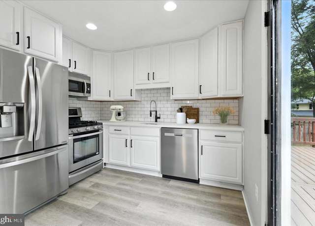 Property at 13912 Gum Ln, Woodbridge, VA 22193, 3 beds, 2.5 baths