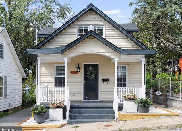 Property at 440 Liberty St, Hagerstown, MD 21740, 2 beds, 2 baths