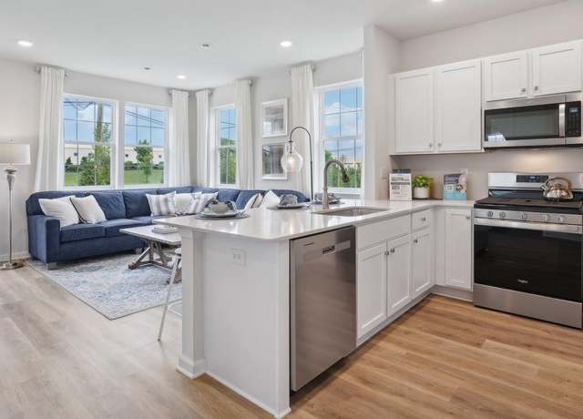 Property at 102 Corolla Dr, Egg Harbor Township, NJ 08234, 3 beds, 2.5 baths