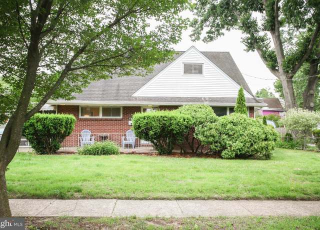 Property at 702 Cedar St, Riverton, NJ 08077, 4 beds, 2 baths