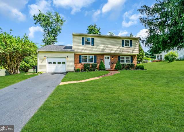 Property at 11 Royal Oak Rd, Lawrenceville, NJ 08648, 4 beds, 2.5 baths