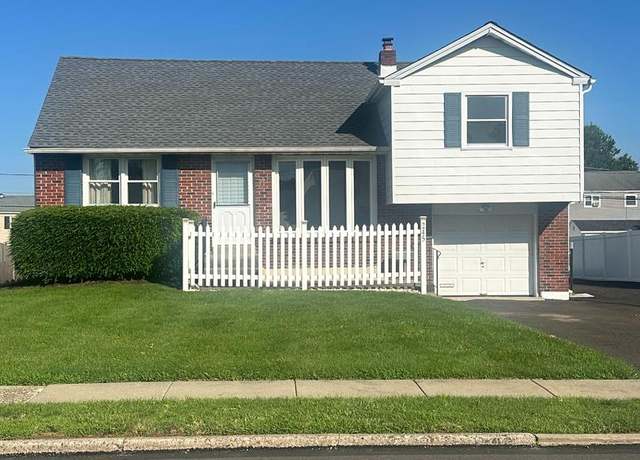 Property at 245 Wellington Dr, Warminster, PA 18974, 3 beds, 2.5 baths