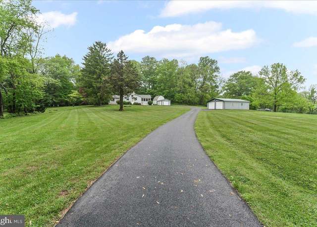 Property at 475 Locust Grove Rd, West Chester, PA 19382, 3 beds, 2 baths