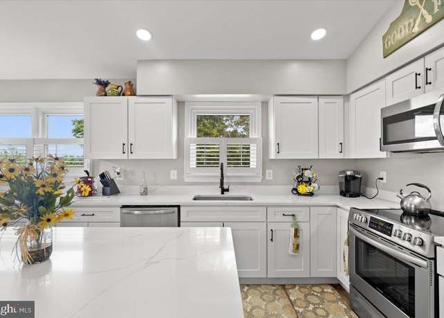 Property at 4459 Winchester Rd, Marshall, VA 20115, 3 beds, 3.5 baths