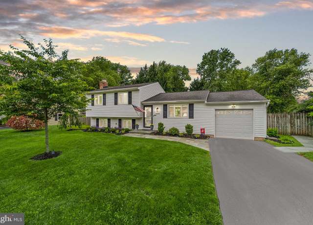 Property at 2724 Wrexham Ct, Herndon, VA 20171, 4 beds, 2.5 baths