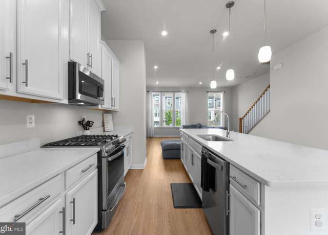 Property at 1783 Hickory Woods Rd, Dumfries, VA 22026, 4 beds, 3.5 baths