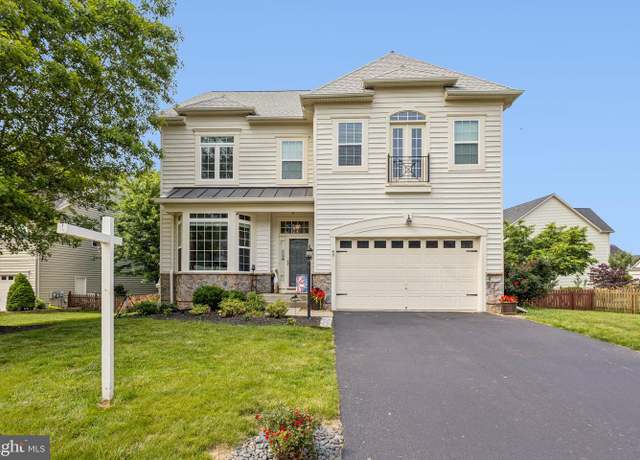 Property at 40 Manorwood Dr, Fredericksburg, VA 22406, 5 beds, 3.5 baths