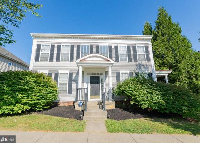 Property at 70 Braddock St, Charles Town, WV 25414, 4 beds, 2.5 baths