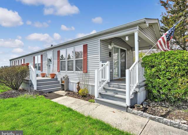 Property at 260 W Cedar St, Palmyra, PA 17078, 2 beds, 2 baths