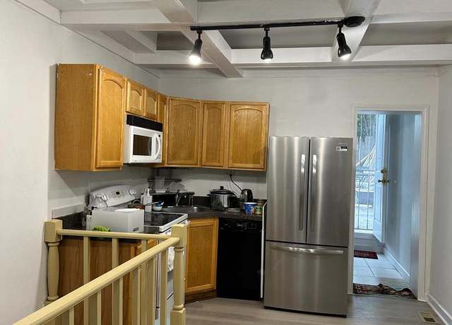 Property at 1009 W Susquehanna Ave, Philadelphia, PA 19122, 5 beds, 2 baths