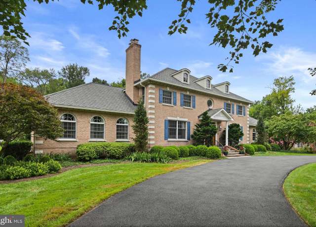 Property at 9705 Katie Leigh Ct, Great Falls, VA 22066, 5 beds, 4.5 baths