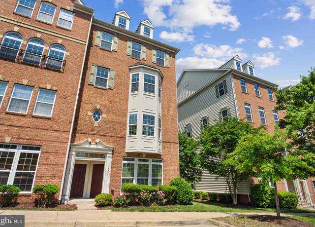 Property at 15296 Regents Park Dr, Woodbridge, VA 22191, 3 beds, 2.5 baths