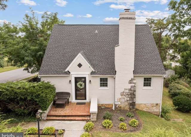 Property at 25 E Hart St, Winchester, VA 22601, 5 beds, 3 baths