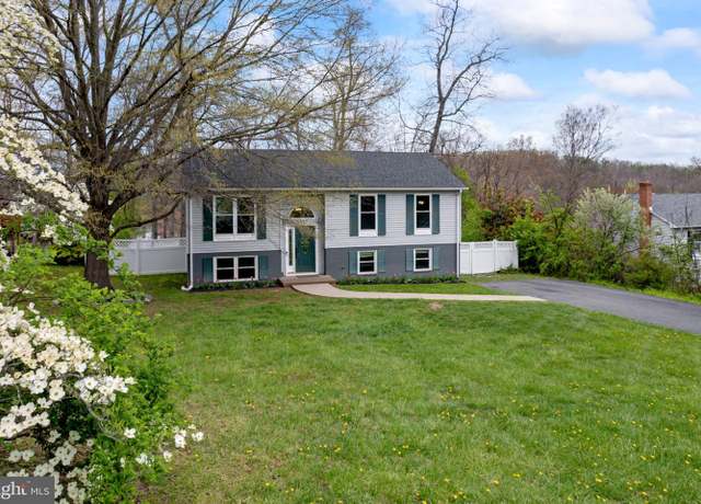 Property at 1335 Baron Pl, Front Royal, VA 22630, 4 beds, 2 baths