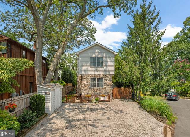 Property at 7674 Pine Knob Rd, Pasadena, MD 21122, 3 beds, 3.5 baths