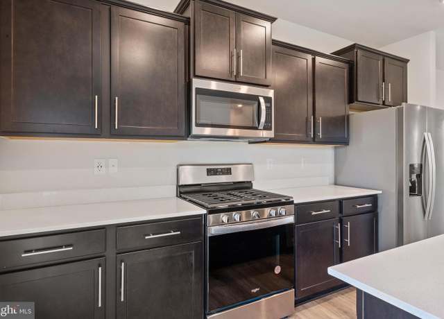 Property at 16646 Green Glade Dr, Brandywine, MD 20613, 3 beds, 3.5 baths