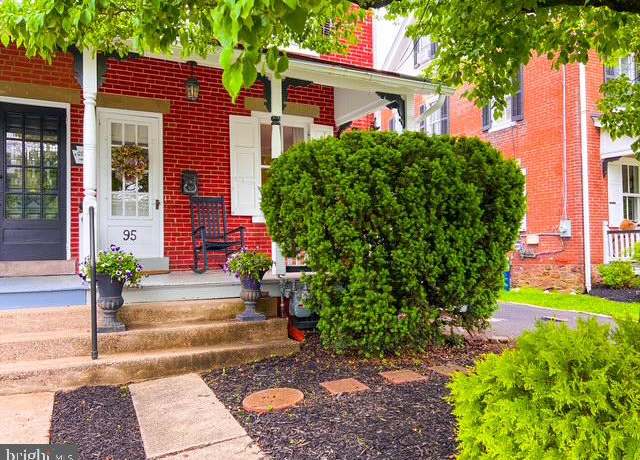 Property at 95 E Centre Ave, Newtown, PA 18940, 3 beds, 2.5 baths