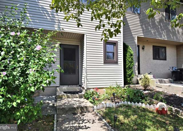 Property at 151 Knox Ct, Southampton, PA 18966, 3 beds, 2.5 baths