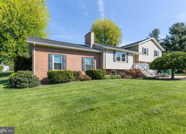 Property at 547 Garman Dr, Chambersburg, PA 17202, 3 beds, 2.5 baths
