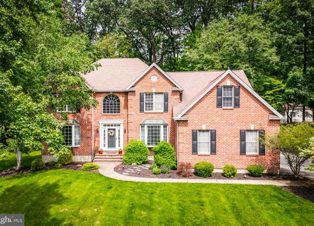Property at 1597 Woodfield Dr, Bethlehem, PA 18015, 5 beds, 3.5 baths