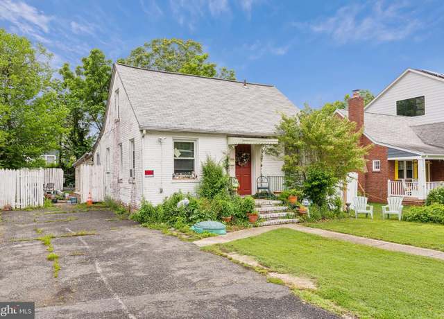 Property at 1019 21st St S, Arlington, VA 22202, 5 beds, 3 baths