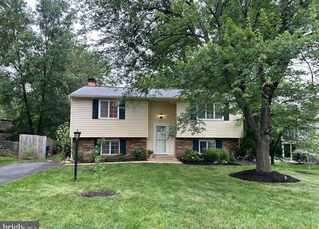 Property at 123 Magnolia Rd, Sterling, VA 20164, 3 beds, 2 baths