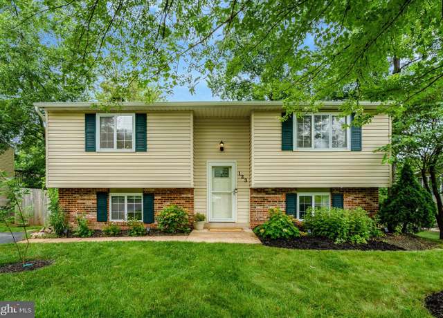 Property at 123 Magnolia Rd, Sterling, VA 20164, 3 beds, 2 baths
