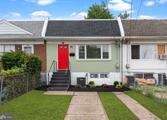 Property at 1072 Lakeshore Dr, Camden, NJ 08104, 3 beds, 1.5 baths