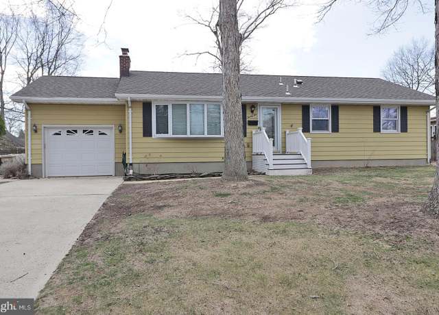 Property at 22 Woodland Rd, Bayville, NJ 08721, 2 beds, 2 baths
