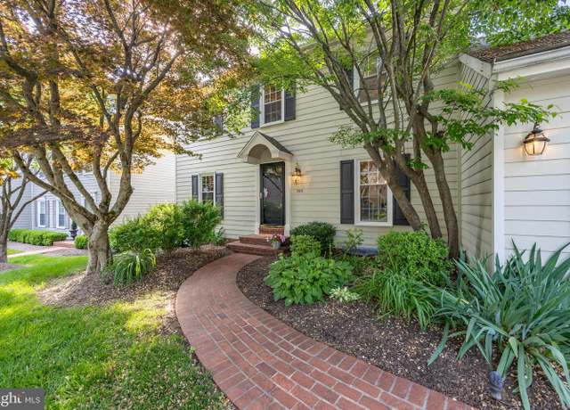Property at 105 Hedgerow Ln, West Chester, PA 19380, 3 beds, 2.5 baths