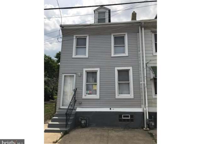 Property at 220 Kerlin St, Chester, PA 19013, 4 beds, 1 bath